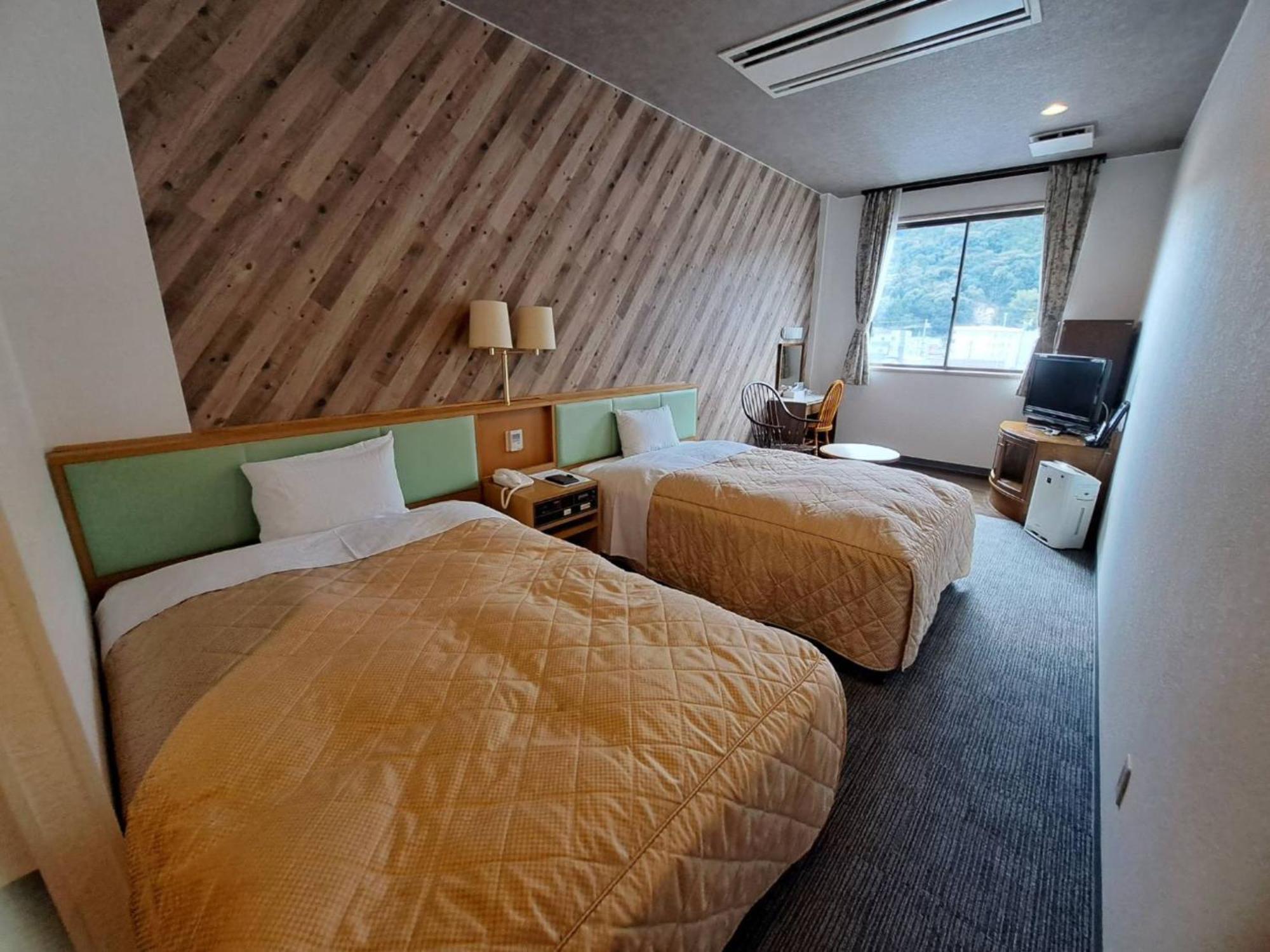 Business Hotel Kawakami Kumano Bagian luar foto